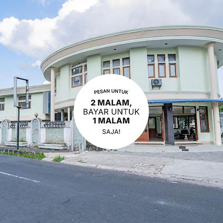 Collection O Tasikmalaya Near Stadium Wiradadaha Formerly Hotel Abadi Екстериор снимка