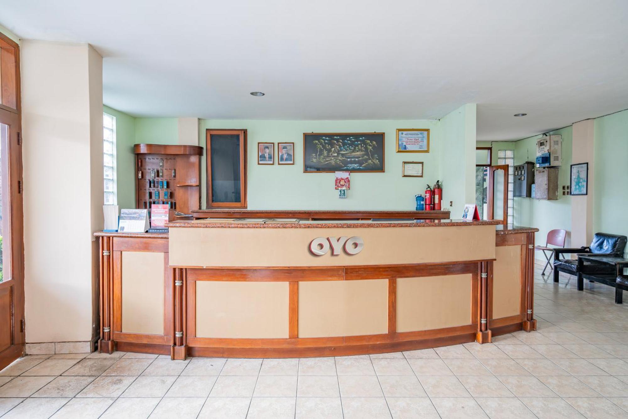 Collection O Tasikmalaya Near Stadium Wiradadaha Formerly Hotel Abadi Екстериор снимка