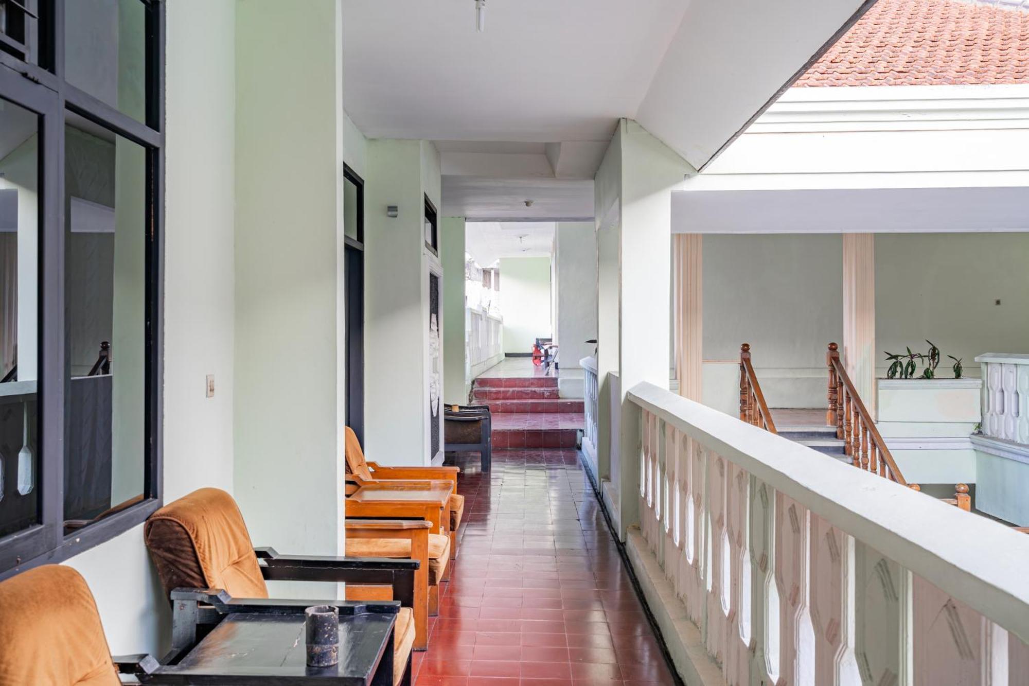 Collection O Tasikmalaya Near Stadium Wiradadaha Formerly Hotel Abadi Екстериор снимка