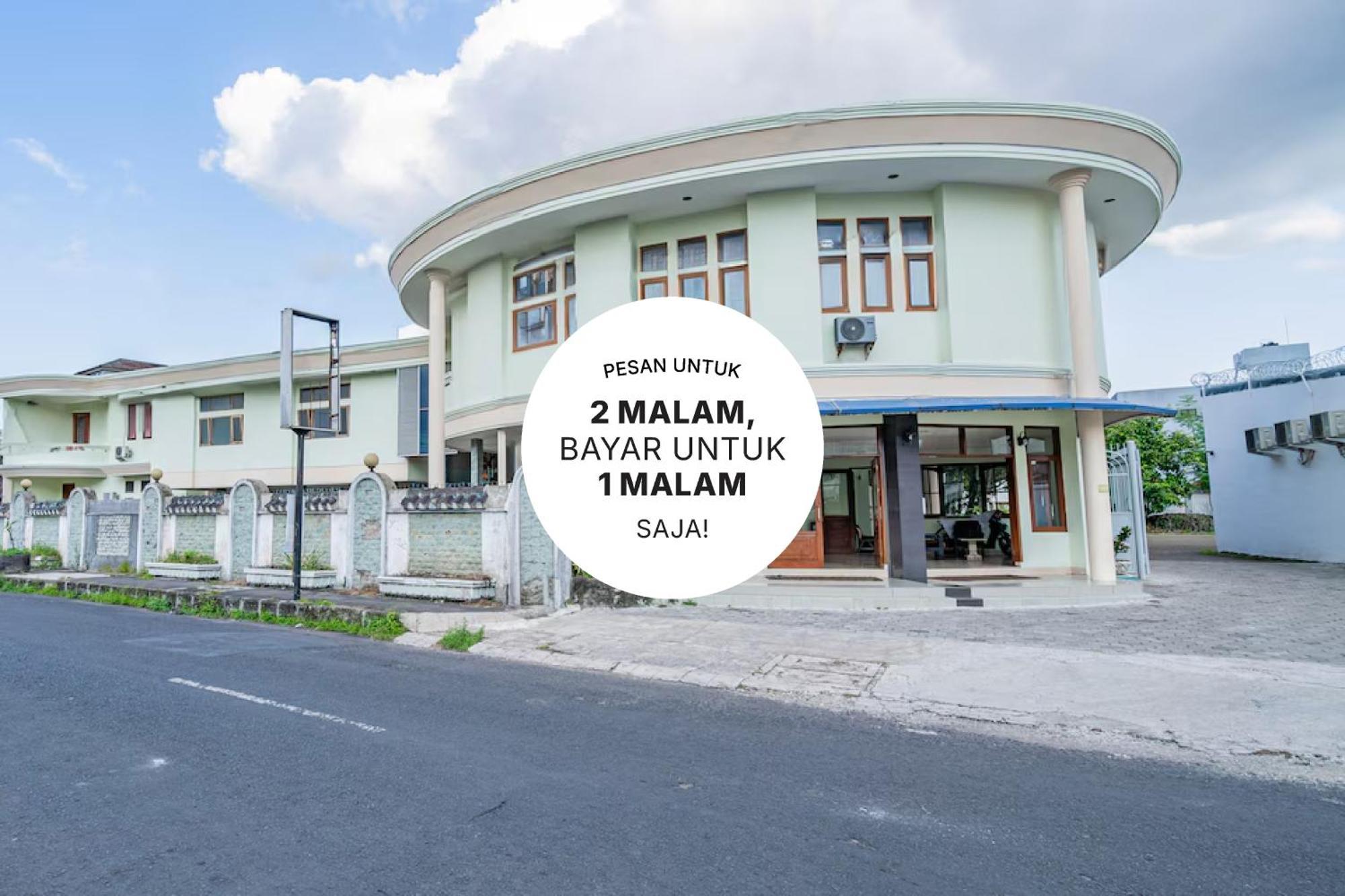 Collection O Tasikmalaya Near Stadium Wiradadaha Formerly Hotel Abadi Екстериор снимка